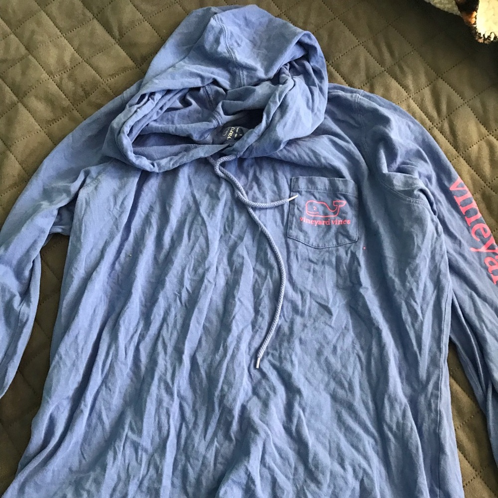 Vineyard vines hooded t-shirt